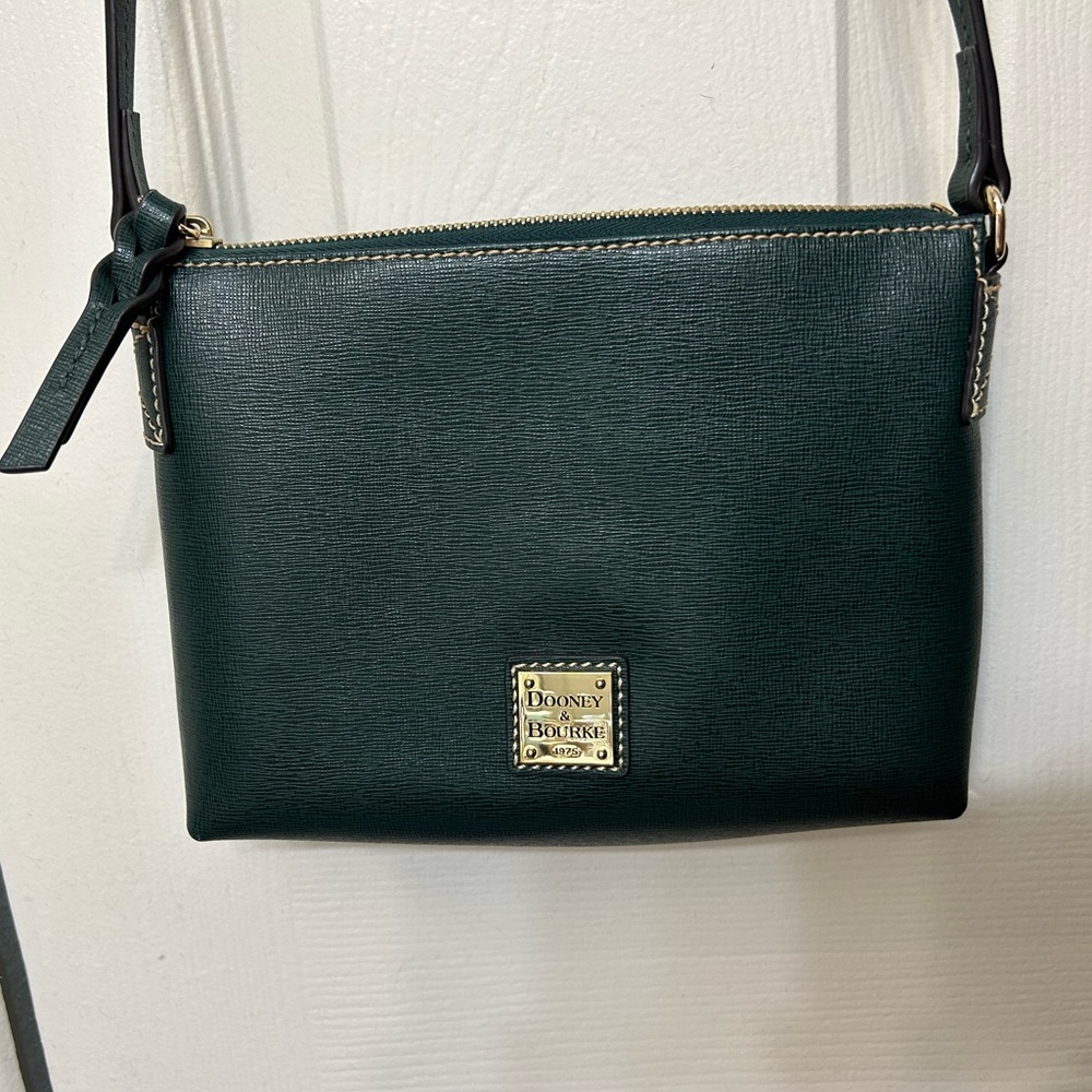 Like new Dooney and Bourke Saffiano Crossbody-dark green